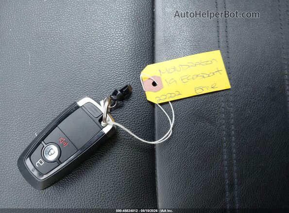 MAJ6S3KL3KC285152 2019 FORD ECOSPORT Белый Вид панели приборов