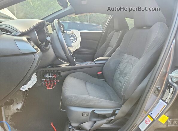 NMTKHMBX0JR017140 2018 TOYOTA C-HR Gray წინა სალონის ხედი