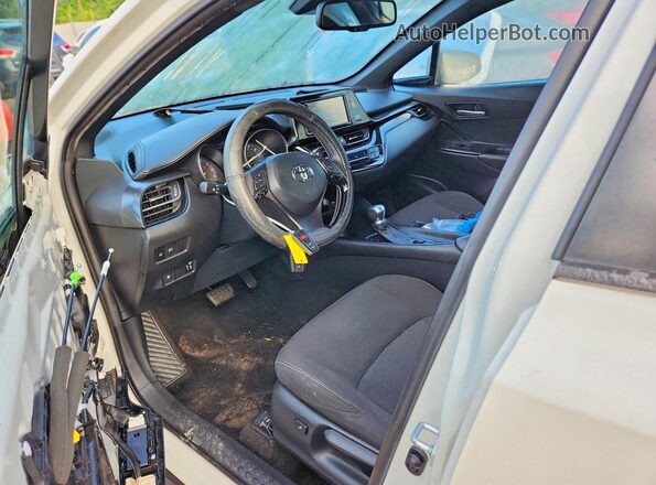 NMTKHMBX2JR015681 2018 TOYOTA C-HR White Dashboard view