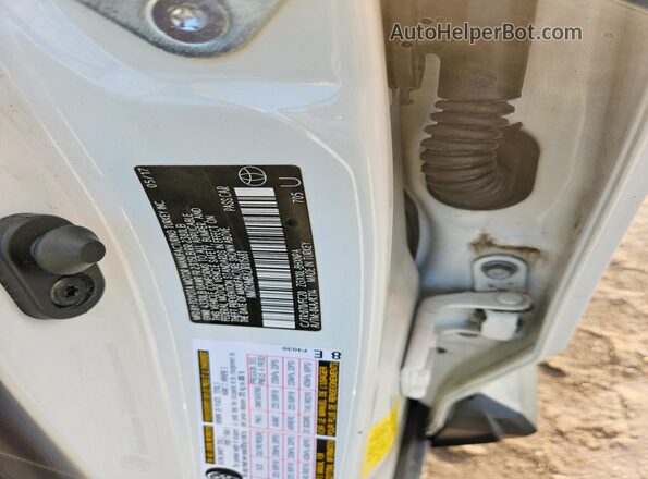 NMTKHMBX2JR015681 2018 TOYOTA C-HR White 360 interior view