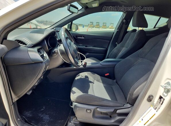 NMTKHMBX3JR041030 2018 TOYOTA C-HR White წინა სალონის ხედი