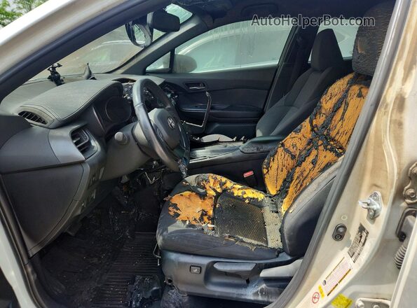 NMTKHMBX5JR033561 2018 TOYOTA C-HR Белый Вид салона спереди