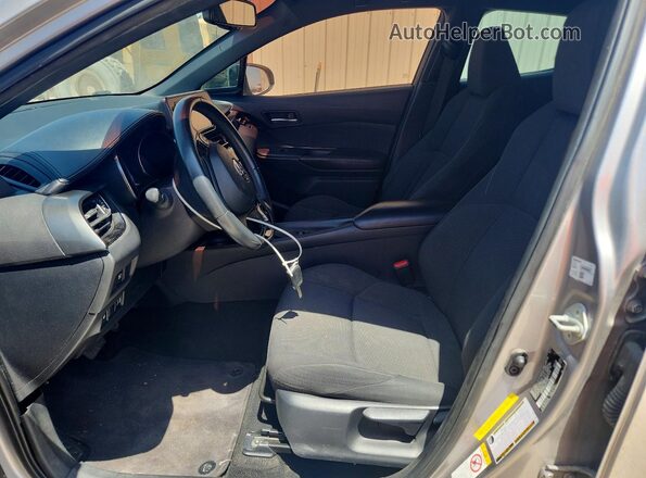 NMTKHMBX6JR013786 2018 TOYOTA C-HR Silver წინა სალონის ხედი