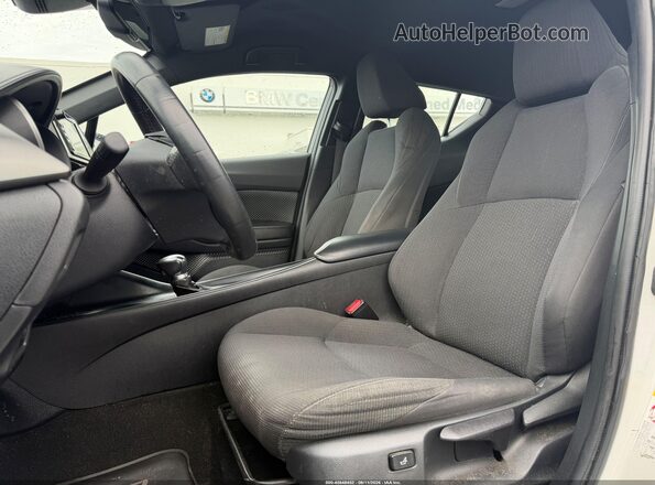 NMTKHMBX6JR021239 2018 TOYOTA C-HR White Սալոնի դիմացի տեսք