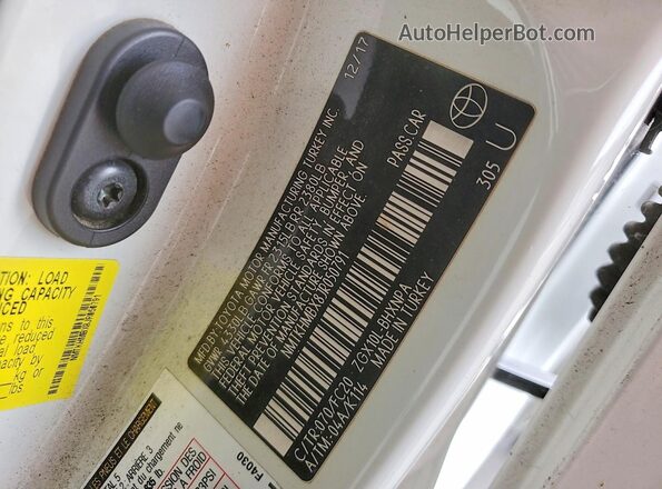 NMTKHMBX8JR050791 2018 TOYOTA C-HR White Widok komory silnika