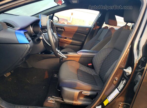 NMTKHMBXXLR103042 2020 TOYOTA C-HR Black წინა სალონის ხედი
