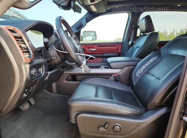 NY77595 2022 RAM 1500 Black Front interior view