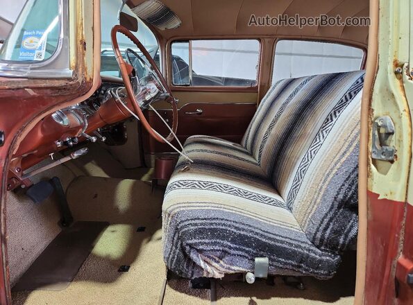 P8555H3293 1955 PONTIAC STARCHIEF Коричневый Вид салона спереди