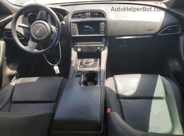 SADCJ2BV4HA057147 2017 JAGUAR F-PACE Gray Widok deski rozdzielczej