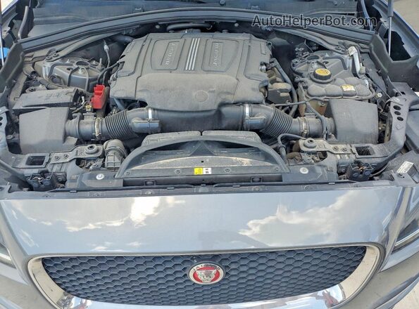 SADCJ2BV4HA057147 2017 JAGUAR F-PACE Gray Widok komory silnika
