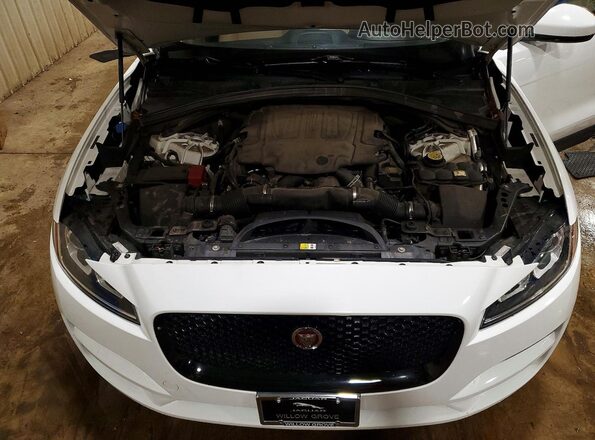 SADCJ2EV2JA246168 2018 JAGUAR F-PACE White Widok komory silnika