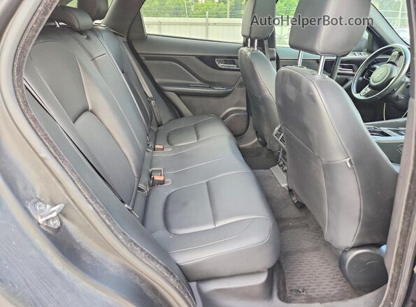 SADCJ2FX7JA257232 2018 JAGUAR F-PACE Black უკანა სალონის ხედი