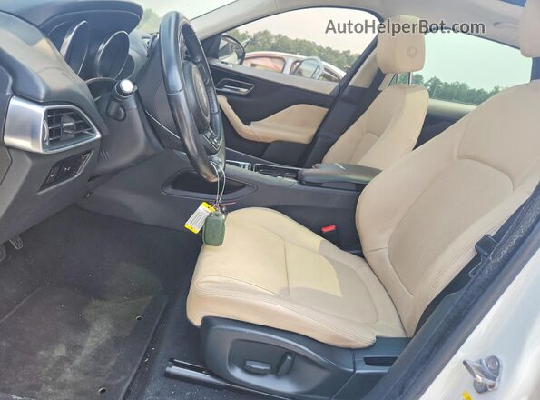 SADCJ2GX1JA235550 2018 JAGUAR F-PACE Белый Вид салона спереди