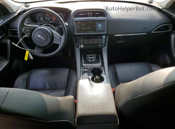 SADCK2BN7HA493181 2017 JAGUAR F-PACE Gray Vista del salpicadero