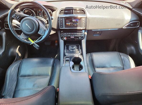 SADCK2BV1HA894760 2017 JAGUAR F-PACE Красный Вид панели приборов