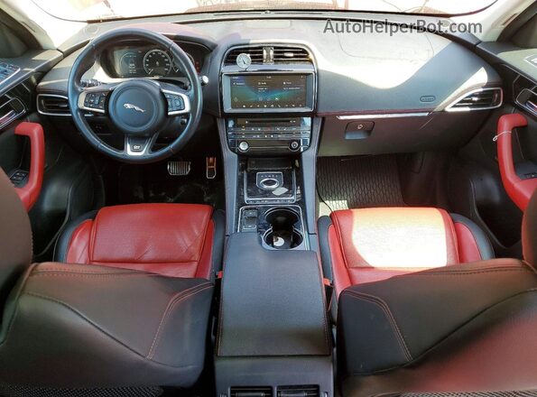 SADCL2BV5HA894709 2017 JAGUAR F-PACE Red Vista del salpicadero