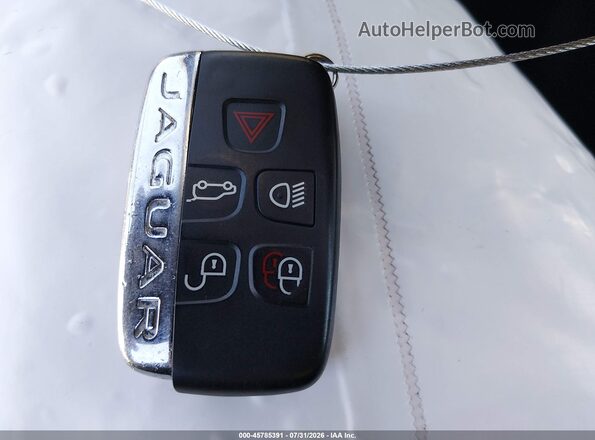 SADCL2BV7HA489984 2017 JAGUAR F-PACE Серебряный Вид панели приборов