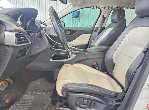 SADCL2BV8HA077928 2017 JAGUAR F-PACE Белый Вид салона спереди