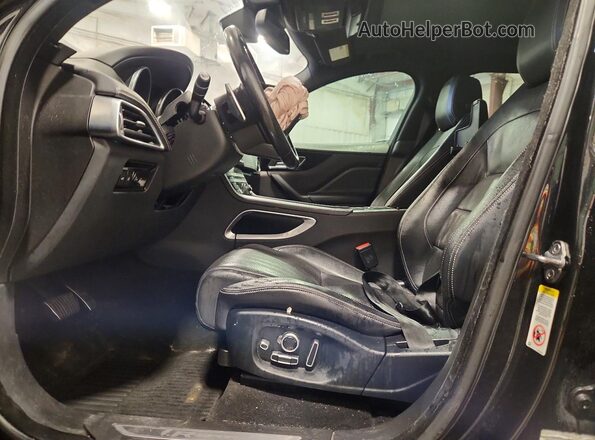 SADCL2FX3JA284440 2018 JAGUAR F-PACE Черный Вид салона спереди