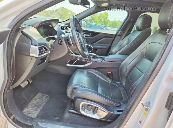 SADCM2BV2HA889318 2017 JAGUAR F-PACE White Вид салону спереду
