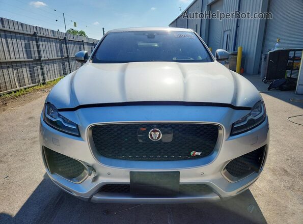 SADCP2BV7HA063829 2017 JAGUAR F-PACE Серебряный Вид спереди
