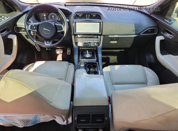 SADCP2BV7HA063829 2017 JAGUAR F-PACE Серебряный Вид панели приборов