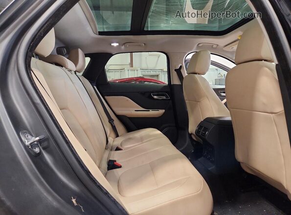 SADCS2BV8HA054975 2017 JAGUAR F-PACE Black Vista interior trasera