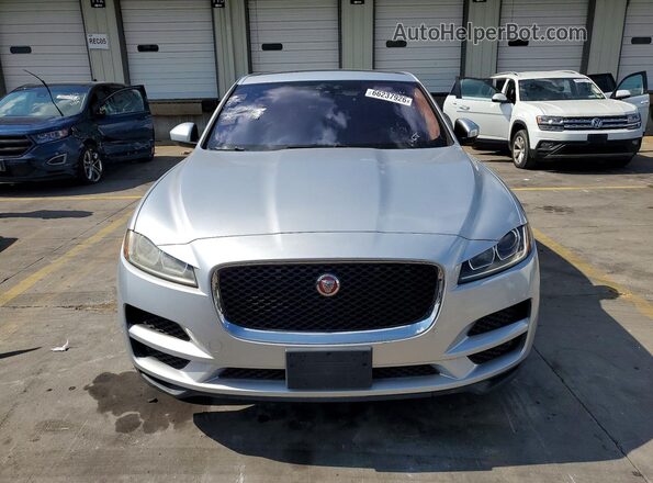 SADCS2FX2JA279121 2018 JAGUAR F-PACE Серебряный Вид спереди