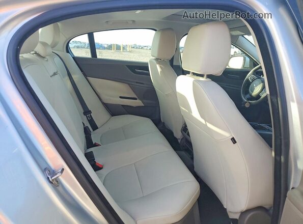 SAJAD4BG9HA973749 2017 JAGUAR XF Silver Вид задніх сидінь