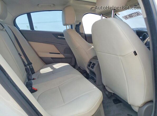 SAJAD4FX4JCP25543 2018 JAGUAR XF White Vista de los asientos traseros