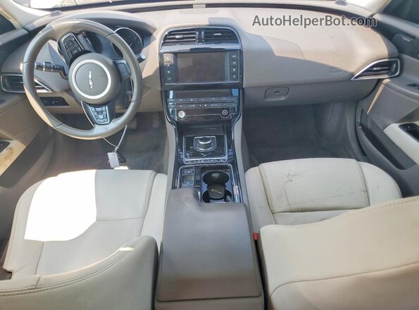 SAJAD4FX4JCP25543 2018 JAGUAR XF White Vista del salpicadero