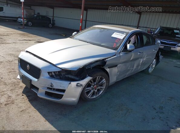 SAJAD4FX8JCP25318 2018 JAGUAR XF Silver Vista tres cuartos delantera izquierda