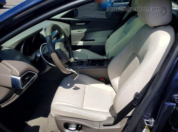SAJAD4FX9KCP52190 2019 JAGUAR XF Blue წინა სალონის ხედი