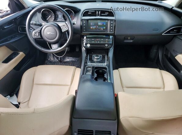SAJAD4FXXJCP31685 2018 JAGUAR XF Black Vista del salpicadero