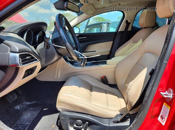SAJAE4FX7JCP33813 2018 JAGUAR XF Красный Вид салона спереди