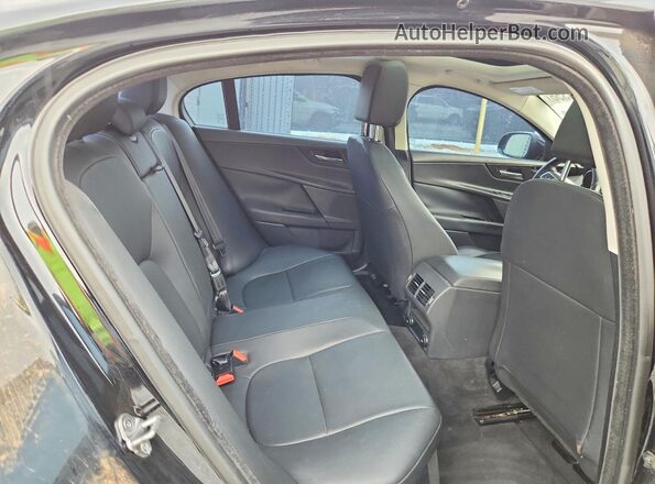 SAJAJ4BV6HA972484 2017 JAGUAR XF Black Widok tylnych siedzeń
