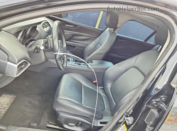 SAJAJ4BV6HA972484 2017 JAGUAR XF Black Widok wnętrza z przodu