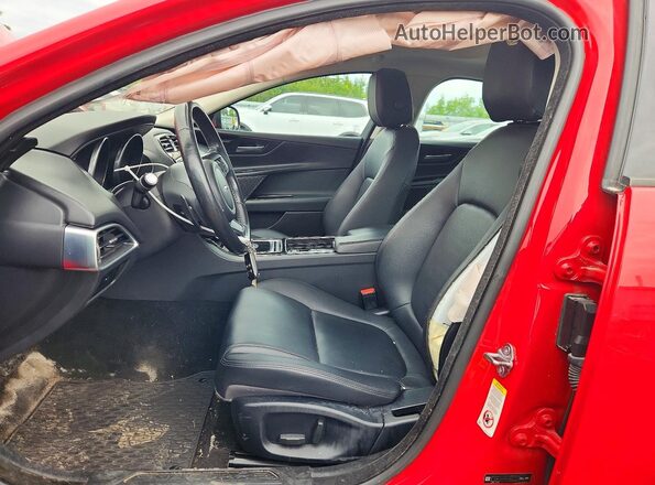 SAJAJ4FN9JCP36190 2018 JAGUAR XF Красный Вид салона спереди