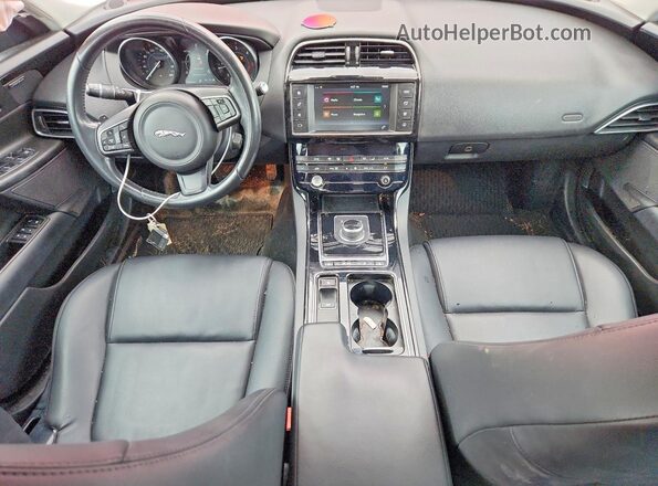 SAJAJ4FN9JCP36190 2018 JAGUAR XF Красный Вид панели приборов