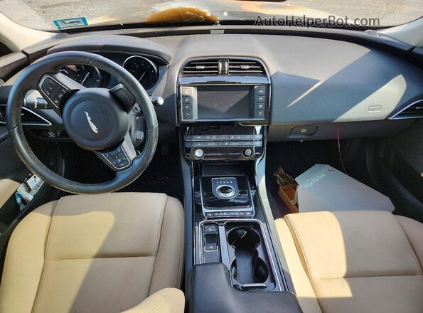 SAJAJ4FX8JCP37610 2018 JAGUAR XF White Widok deski rozdzielczej