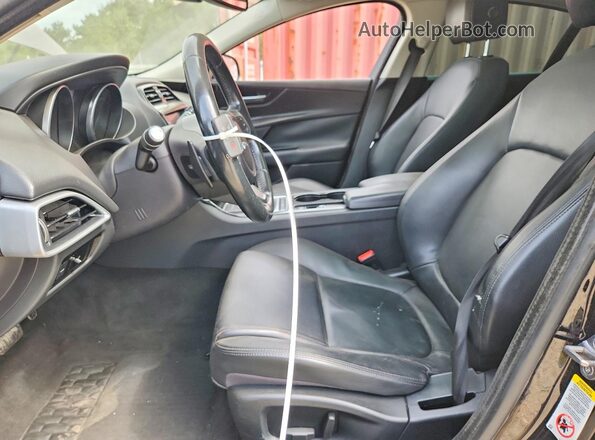 SAJAR4BG2HA975280 2017 JAGUAR XF Black Вид салону спереду