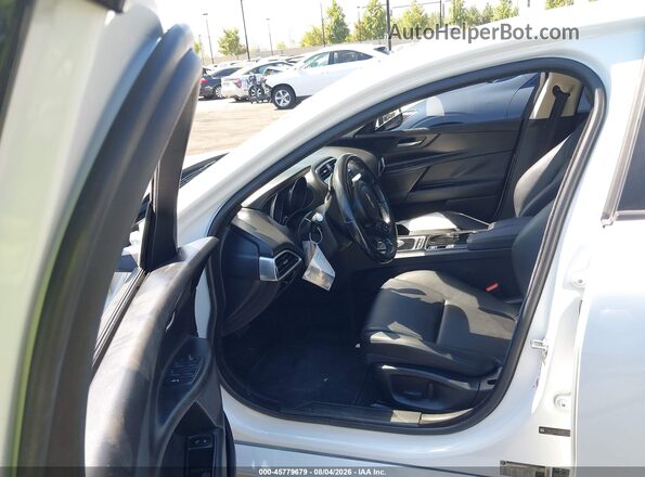 SAJAR4BG7HA976795 2017 JAGUAR XF White Vista interior delantera
