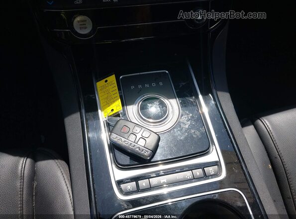SAJAR4BG7HA976795 2017 JAGUAR XF White Vista del salpicadero
