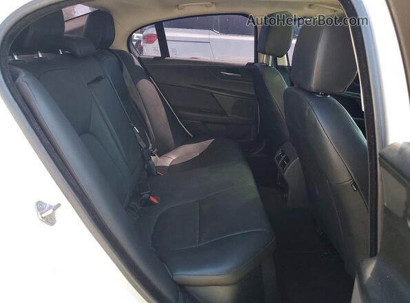 SAJAR4FXXJCP36211 2018 JAGUAR XF White Widok tylnych siedzeń
