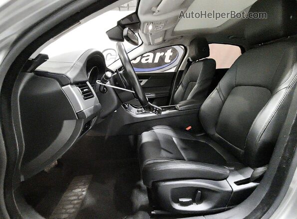 SAJBD4BNXHCY36116 2017 JAGUAR XF Gray Вид салону спереду