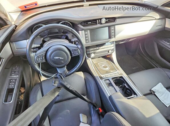 SAJBD4BV2GCY16215 2016 JAGUAR XF Gray Widok deski rozdzielczej
