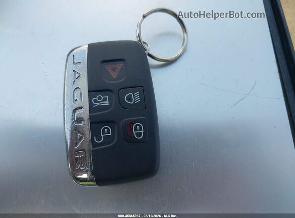 SAJBD4BVXHCY44572 2017 JAGUAR XF White Widok deski rozdzielczej