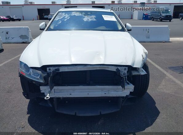 SAJBD4BVXHCY44572 2017 JAGUAR XF White Widok z przodu