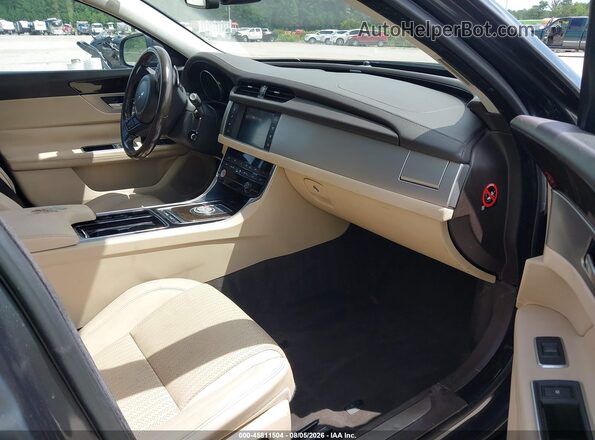 SAJBE4BV3GCY09884 2016 JAGUAR XF Серый Вид салона спереди
