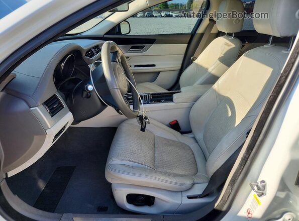 SAJBE4BV4HCY26730 2017 JAGUAR XF White Front interior view